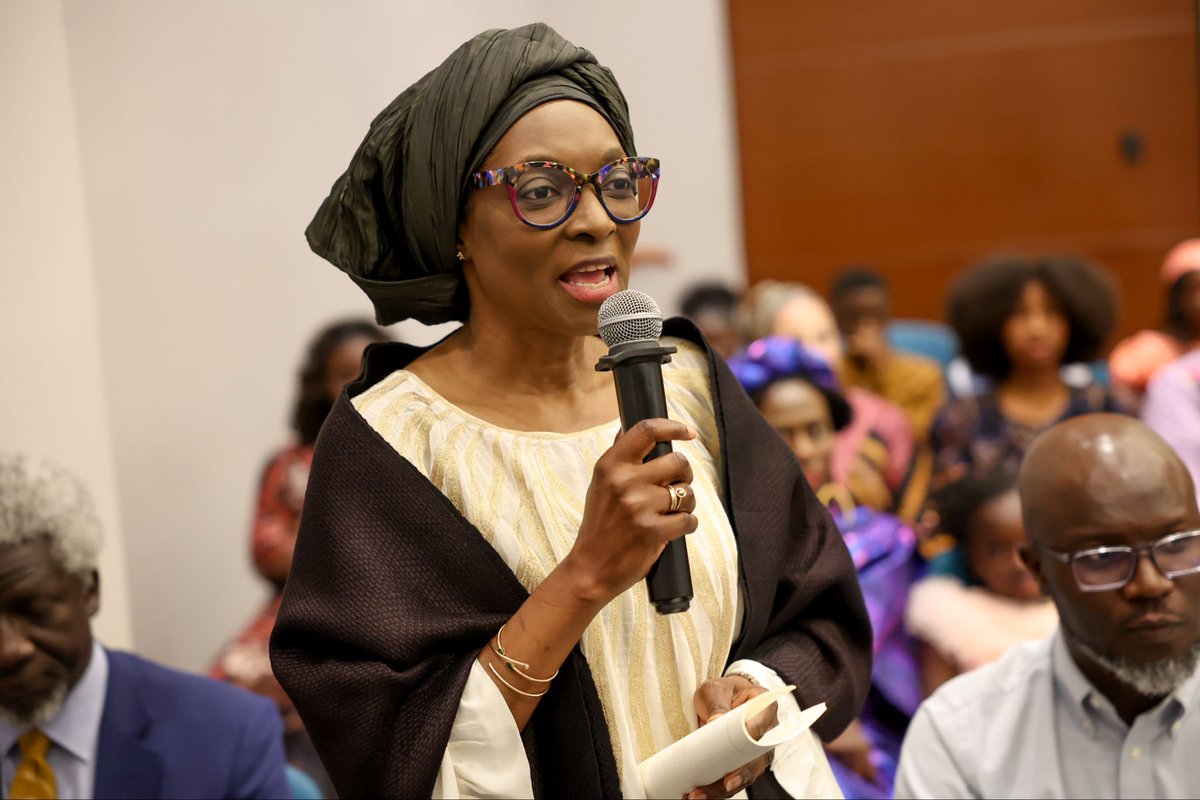 En marge de sa visite officielle au Kenya, le <a href="/PR_Diomaye/">Bassirou Diomaye Faye</a> a rencontré la communauté sénégalaise de Nairobi. 

Un moment d’échanges empreint de fraternité et d’écoute, au cours duquel le Chef de l’État a salué la contribution de nos compatriotes au rayonnement du 🇸🇳 à l’étranger.