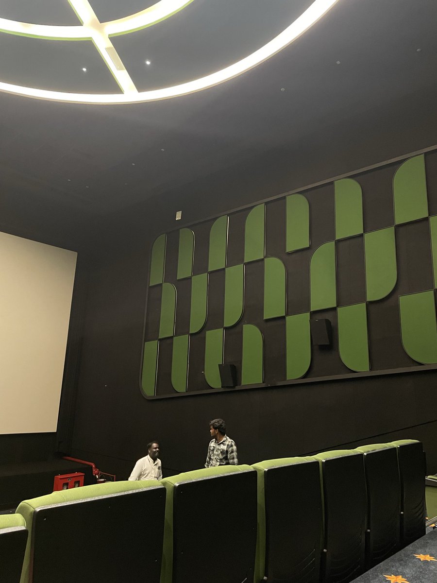 sandyy_2910's tweet photo. #Starlinecinemas AUDI 1 review.
No compromise in audio clarity and calibration.
2K projection good. Big screen apt for the AUDI.
DOLBY 7.1, QSC speakers.
Seats are same as AUDI 2,3 but green colour.
Peace point: K11.
NOTE: No recliner seats in this AUDI.
#SandyX #thanjavur https://t.co/8s7G6zhirD