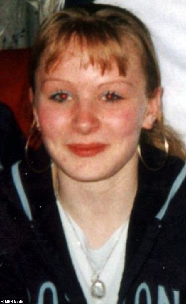 SarahAllisonFl's tweet image. A Pakistani Muslim grooming gang in the UK kept a 15 year old girl in a cage like a dog, while using her as a sex slave.
The teenage girl, Victoria Agoglia, who was abused by the Rochdale grooming gang, was r*ped before being killed by a lethal heroine injection that was…