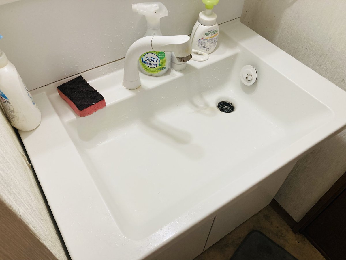 gcode2012's tweet image. 今日も朝からトイレ掃除!運気上げるのやああああ!
トイレ掃除を開始したのは2012年から。
ずっと前にこれは習慣化されました!☺️
3日4日に一度は必ずキレイキレイしてます☺️