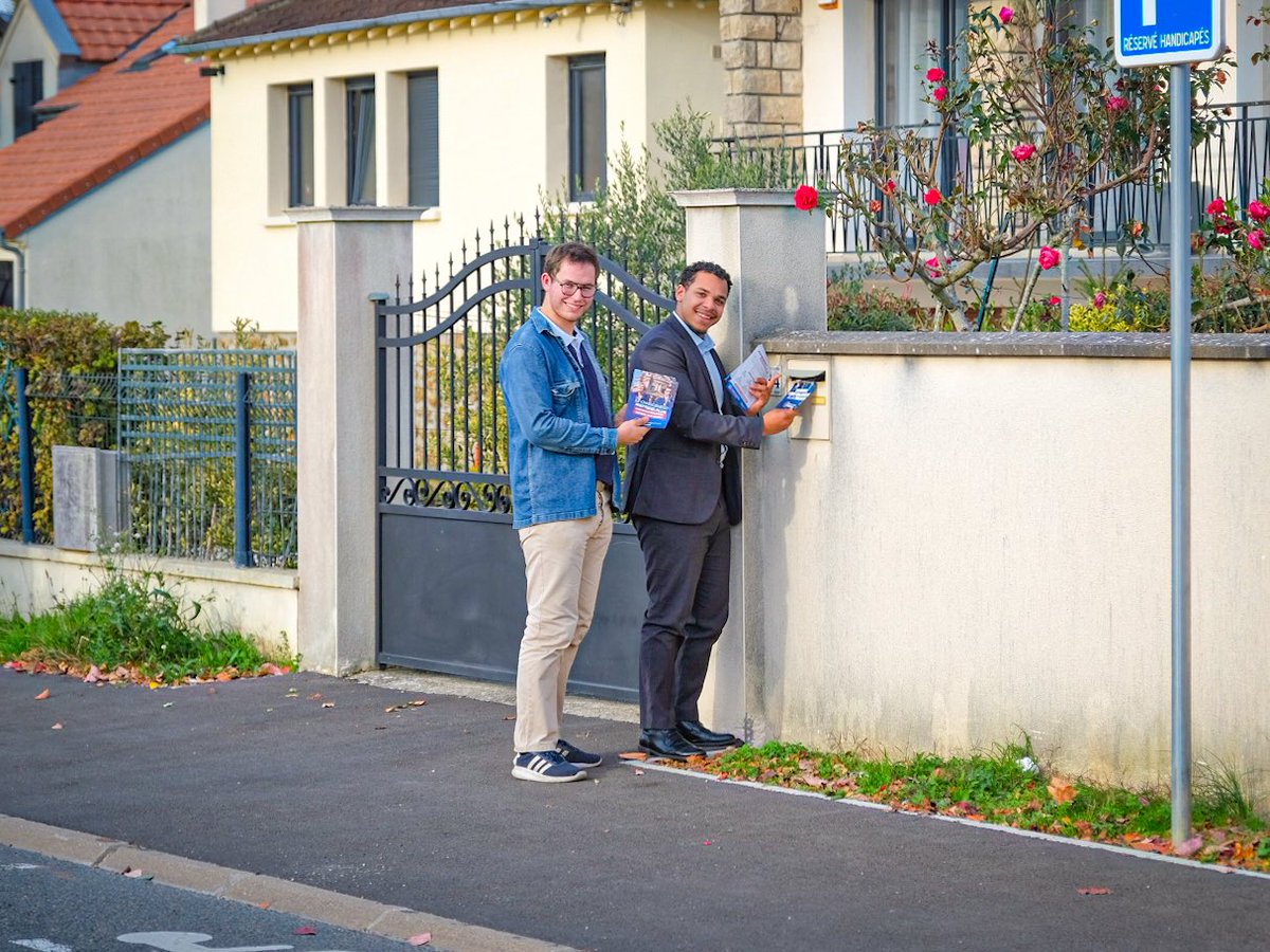 À Chanteloup-en-Brie avec <a href="/mmrgrs_rn77/">Manon Mourgères</a> pour rappeler que le changement n’attend plus ! 🇫🇷