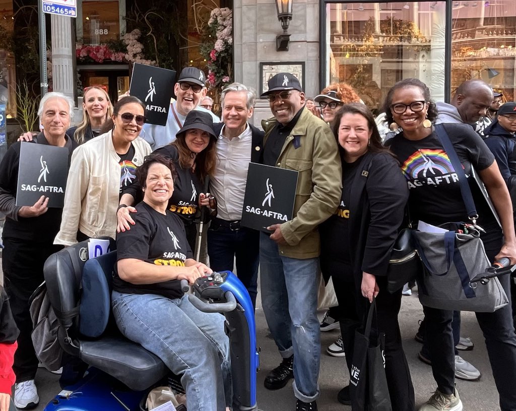 RebeccaDamonNYC's tweet image. Celebrating Disability Employment Awareness Month with #SagAftraMembers at the 2025 New York Disability Pride Parade. 💪🤍#DisabilityPride