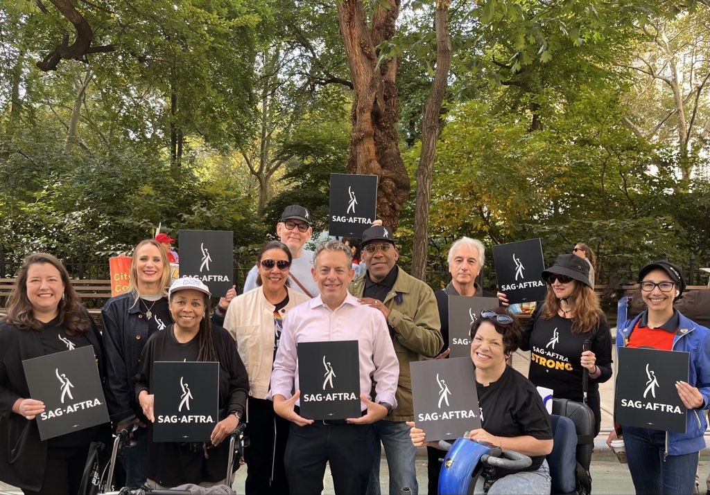 RebeccaDamonNYC's tweet image. Celebrating Disability Employment Awareness Month with #SagAftraMembers at the 2025 New York Disability Pride Parade. 💪🤍#DisabilityPride