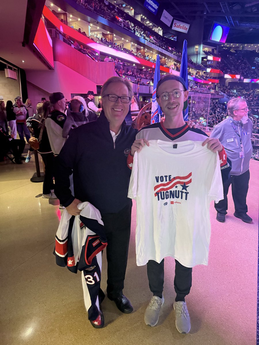 RyanWorking1's tweet photo. @JacketsInsider And I was lucky enough to snag one and have him sign the shirt too! https://t.co/J7gebdmQO7