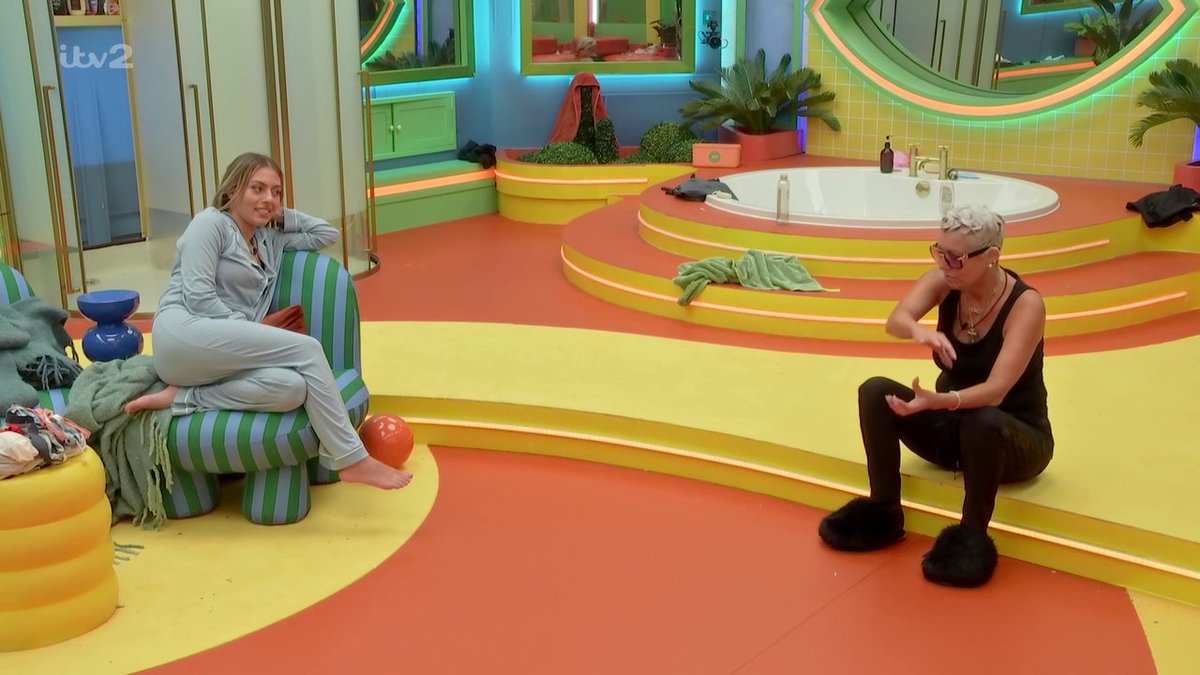 Caroline and Nancy moaning they're divided from the rest of the house... whilst spending all the episode sitting together just them #BBUK