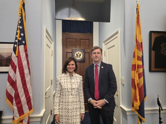 خلال زيارتها إلى #واشنطن 🇺🇸 التقت النائب ندى البستاني عضوي الكونغرس الأميركي ديبي بينغل وغريك ستانتون حيث تمّ التطرّق إلى الأوضاع العامة في #لبنان 🇱🇧 والتحديات السياسية والاقتصادية التي يواجهها في إطار مساعٍ لتعزيز الحوار والدعم الدولي للبنان وشعبه 🤝✨