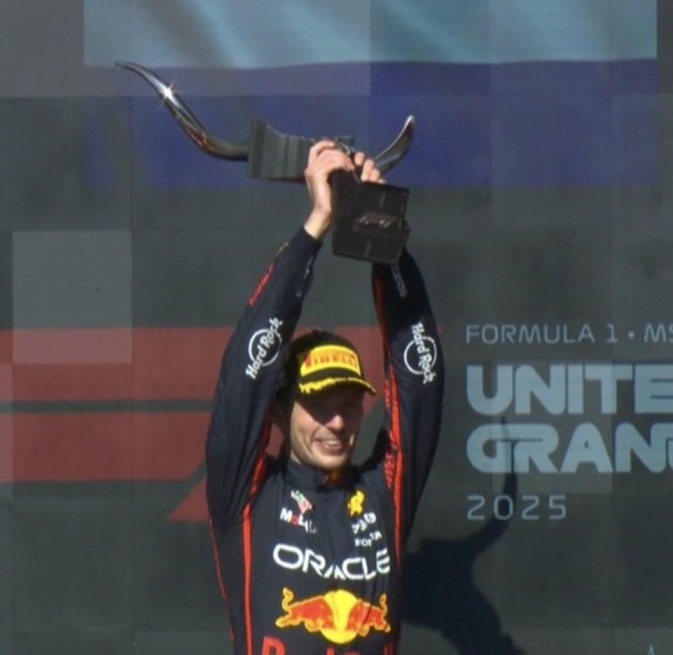 waltersafarian's tweet photo. Franco Colapinto terminó P17 en el GP de los Estados Unidos en Austin 
Pierre Gasly 19 
Ambos Alpine largaron con neumático medio. Gasly cambió a blandos en la vuelta 28 y Colapinto fue al blando en la vuelta 34
Gran maniobra para superar a Gasly en la vuelta 55 desobedeciendo la orden del equipo 
Ganó Max Verstappen. Victoria 68 en el historia. Quinta en el año. Sumó su séptimo Grand Slam 
Segundo fue Lando Norris a 7,959
Tercero Charles Leclerc a 15,373
El Campeonato 
Oscar Piastri 346
Lando Norris 332
Max Verstappen 306
George Russell 252
La próxima carrera será el domingo 26 en México