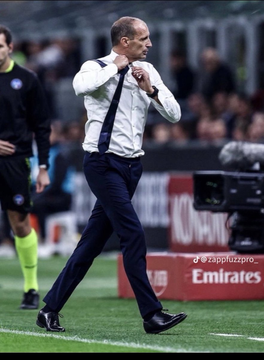 رغم كل الغيابات المستر يقول كلمته الميلان في الصدارة ❤️🖤🐐