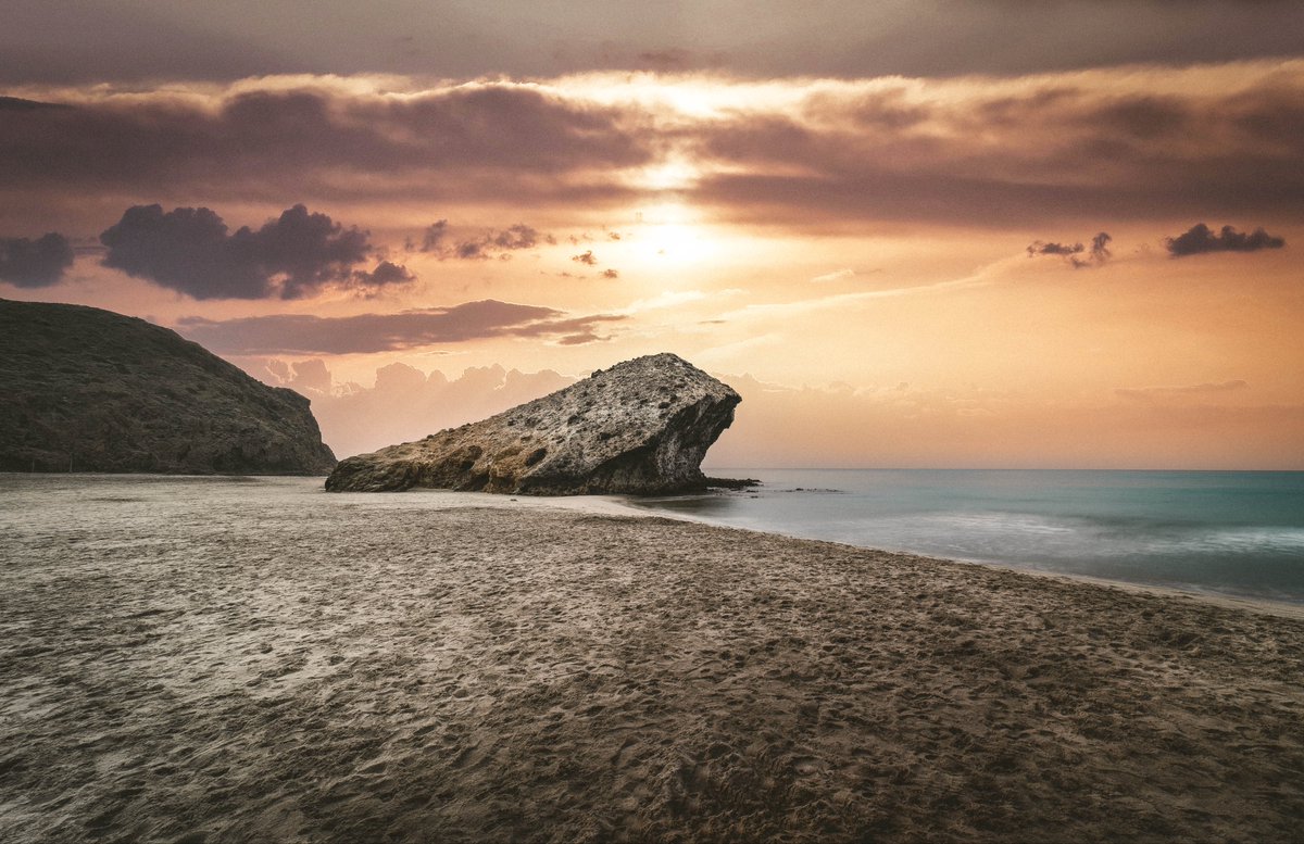 I didn’t survive this long in art just to bend myself into a market trend.
If my work doesn’t fit the mold, maybe it’s the mold that’s broken.

Good night 🌙