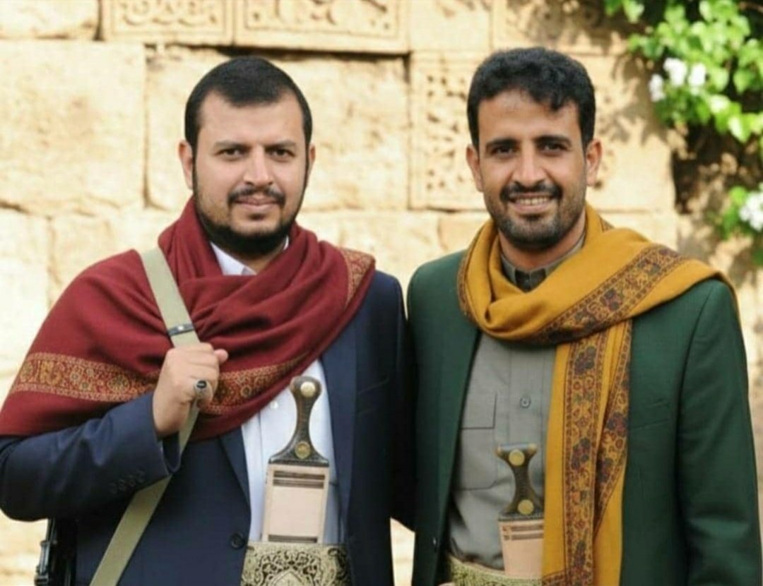 يهناك يا الركن الرئيسي لليمن
ياقبلة الأحرار والمستضعفين

يارعي الحكمة في اوقات الفتن
والعزم والإيمان في شده ولين

ياناصر المظلوم لا جاه المحن
ياقاهر إسرائيل والمستكبرين

يا فخر للإسلام في هذا الزمن
ذي كل حكامه اذلاء صاغرين

كنت احسبك قائد لأركان اليمن
لكن ظهرت اليوم ركن المسلمين