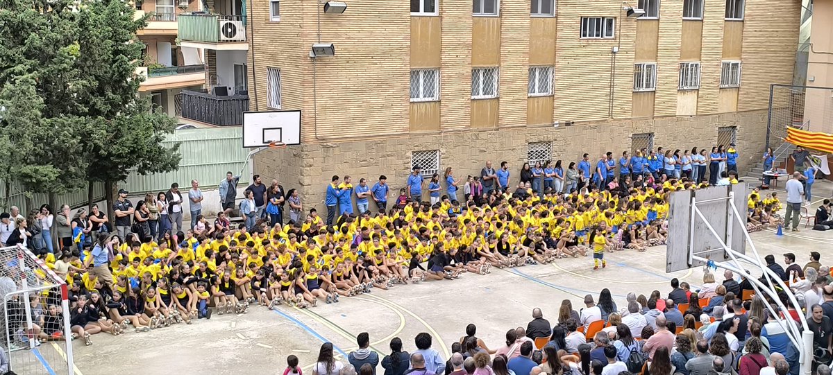 💛💙 Presentació oficial dels 44 equips i grups de l'#AEFSArrels 25/26 amb 500 esportistes de futbol sala, patinatge artístic, vòlei i gimnàstica rítmica 💛💙

💪🏼 Gràcies famílies i afició per acompanyar-nos en una tarda plena d'emocions 🤩

#somAEFSA