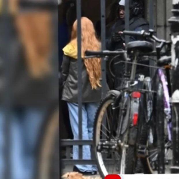 her hair omg😭😭😭😭😭