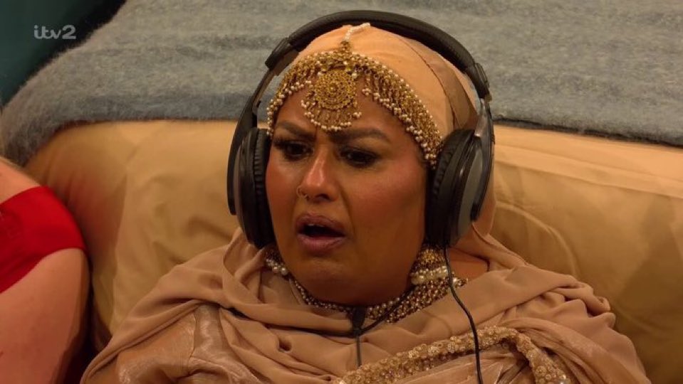 harrisoniscool6's tweet image. Why is Sam acting like talking shit about someone without using code (after they’d chatted shit about you bare in mind) is the same as using secret code so that person never finds out #bbuk