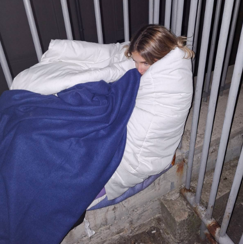 Najtužnija slika Srbije!

Trenutno ispred Pete beogradske gimnazije...