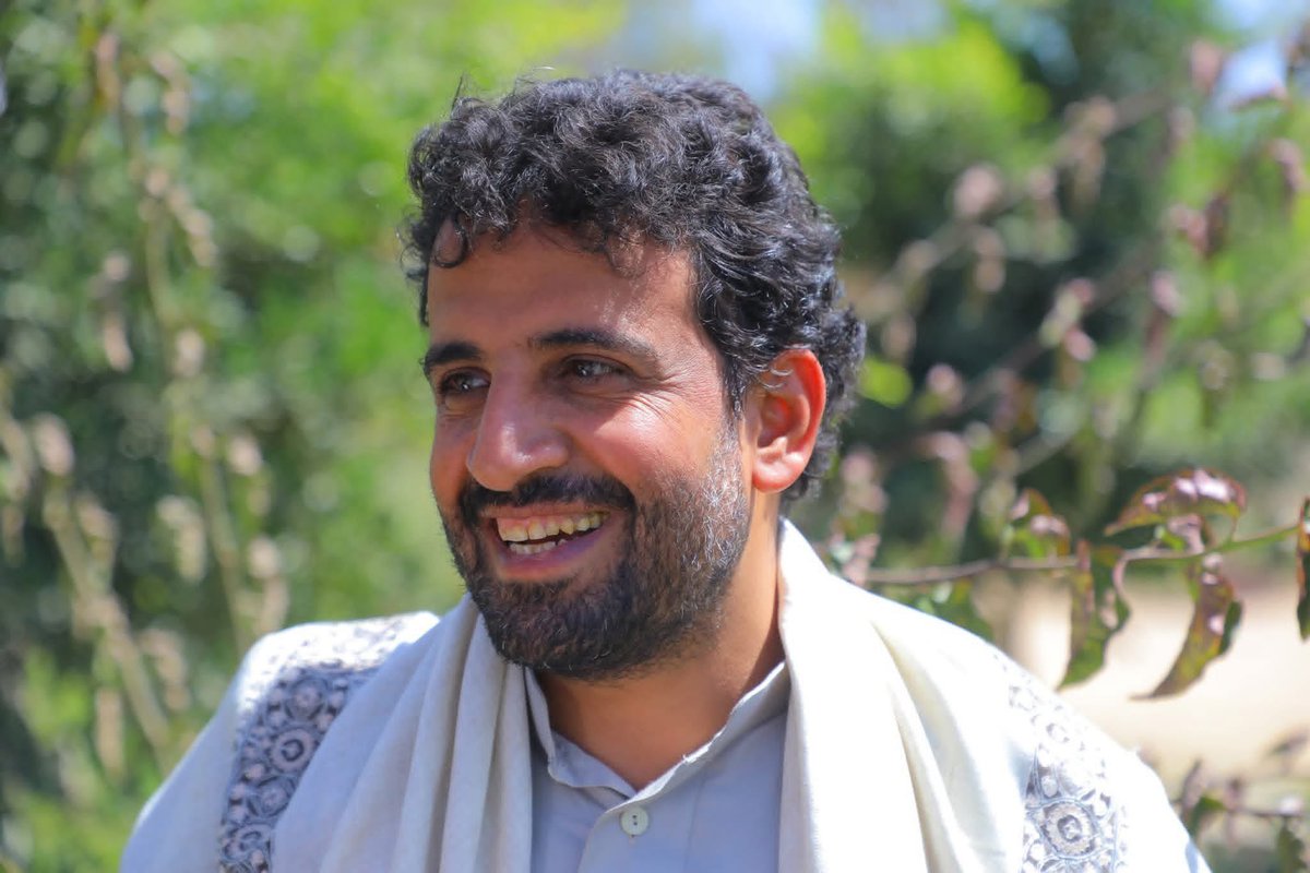 #محمد_عبدالكريم_الغماري♥️
يابايع الدنيا ولأخرتك شاري
ياقاهر الأعراب يانهرنا الجاري
ياغامرنا بالعزةوشهيد عشان غزة
يا ساقي آل سلول من سمك الهاري
يا نصر ماله مثيل ياأسدنا ياضاري
 يا ولد عبدالكريم ياشَهدلقبه شهيد
 جاك الفرح والعيدرزقك على الباري
فى الجنةيامحمد يا سبع يا غُماري