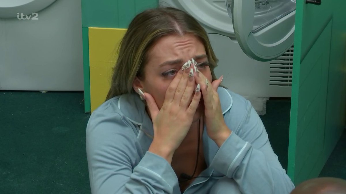 Seeing SAM of all people spending their time cosying up with Nancy and R*form Barbie #BBUK