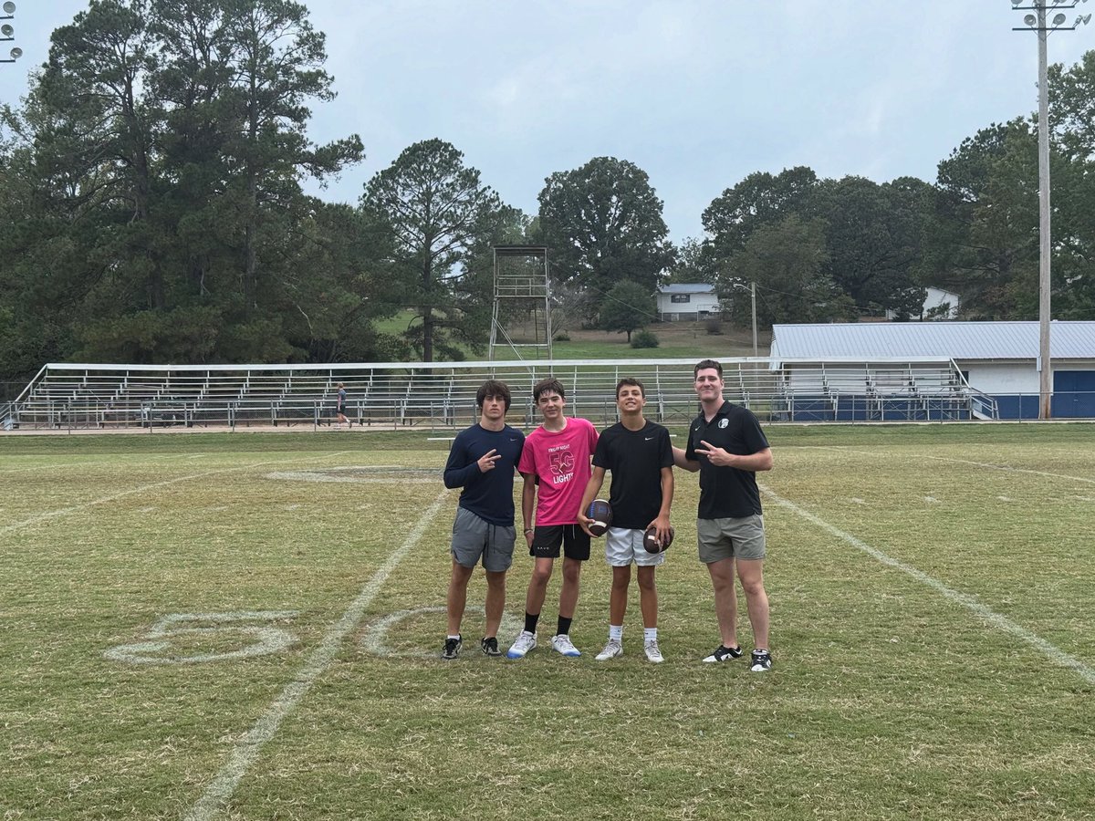 TylerTedfordQB4's tweet image. Thanks to @Gatorade Player of the Year @KaneArcher9 for working with us here in @dierksoutlaws1 ! Everyone please remember to vote for us in the link so we can win the $1,000,000 from @TMobile in the #FN5GLContest 📲 Vote here 👉 

t-mobile.com/brand/friday-n…

@QBHitList @sully7777…