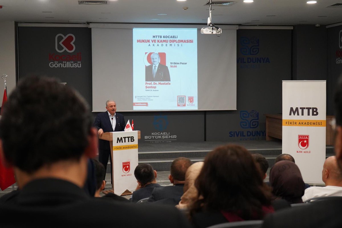 Milli Türk Talebe Derneği Kocaeli Şube Başkanlığınca düzenlenen Hukuk ve Kamu diplomasisi programı kapsamında Türkiye Büyük Millet Meclisi 29. Başkanı Prof.Dr. <a href="/MustafaSentop/">Mustafa Şentop</a> hocamızın fikirlerinden istifade ettik.