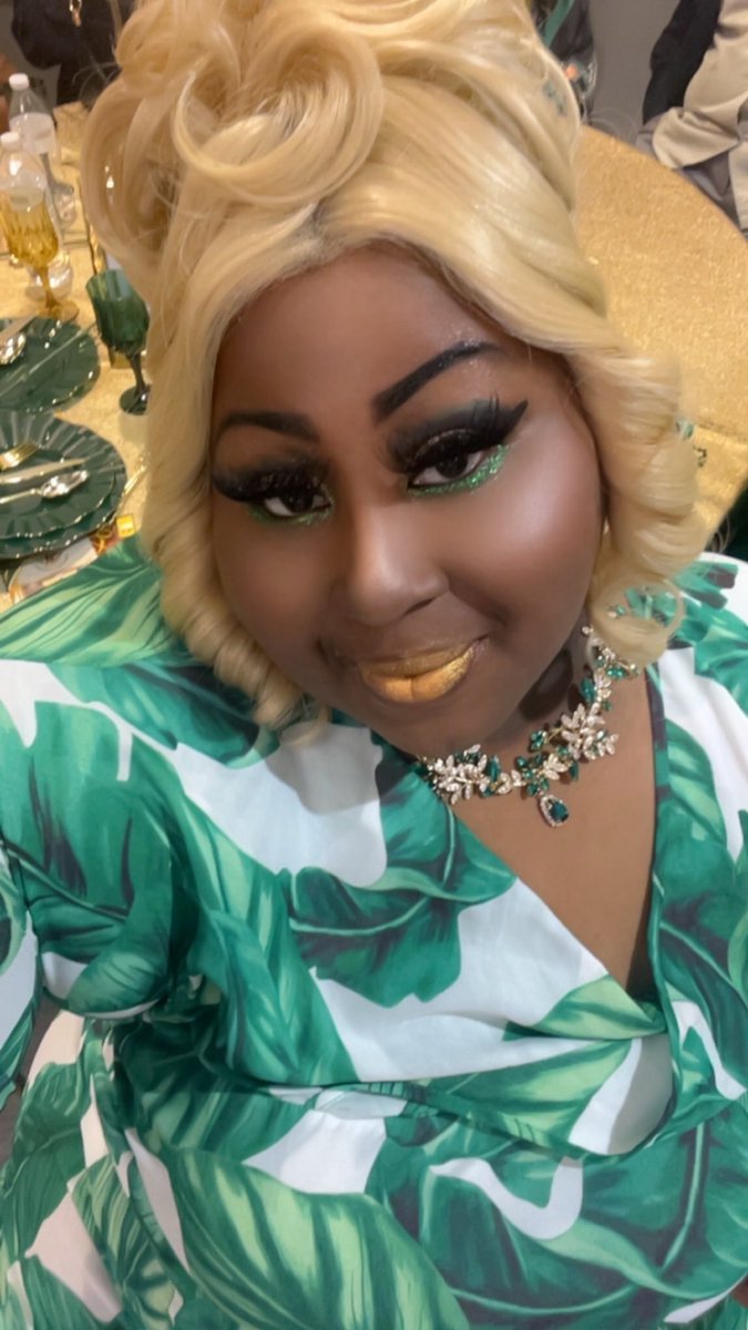 Princesskalonna's tweet image. 10/18/25 Shades of Green Cabret Picture of in Green Flow 🍃💚💚🍃Part 3