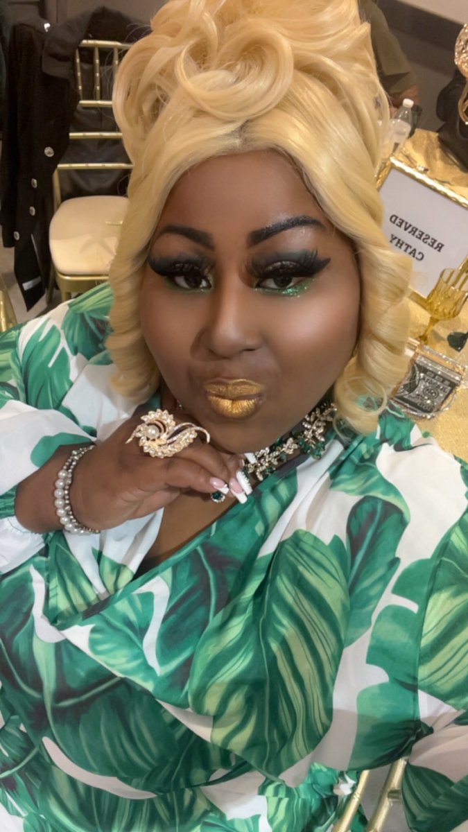 Princesskalonna's tweet image. 10/18/25 Shades of Green Cabret Picture of in Green Flow 🍃💚💚🍃Part 3