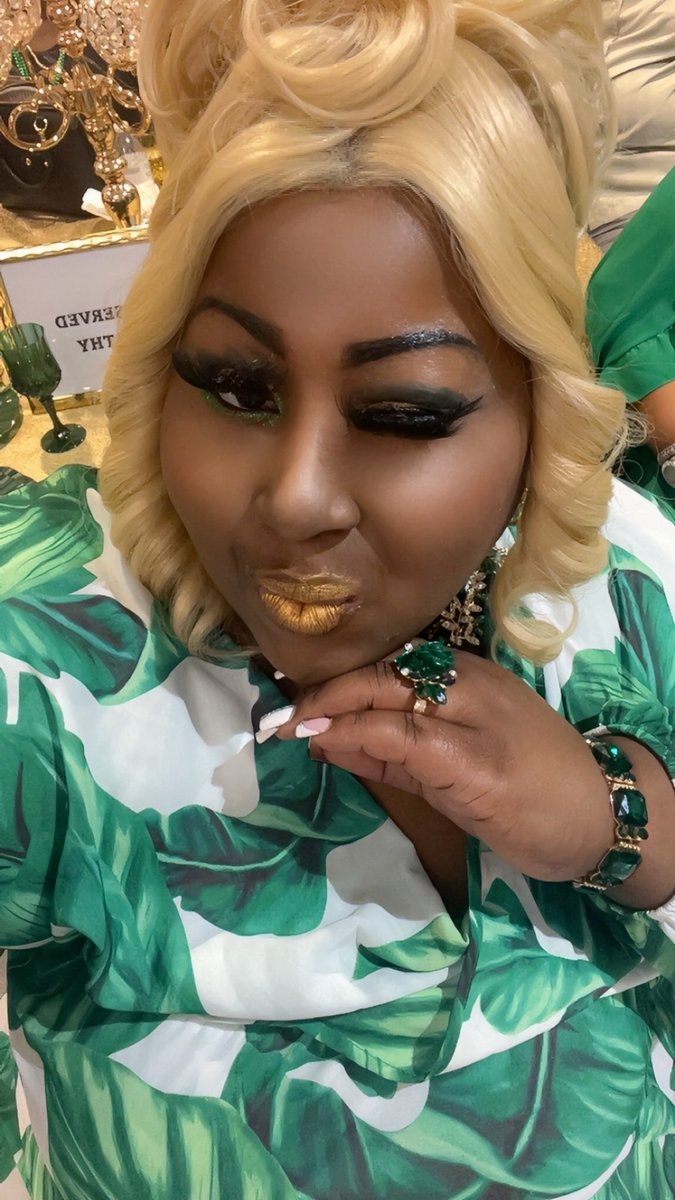 Princesskalonna's tweet image. 10/18/25 Shades of Green Cabret Picture of in Green Flow 🍃💚💚🍃Part 3