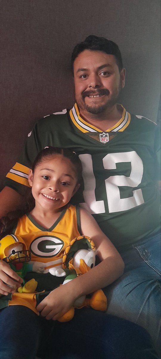inarq_Alberto's tweet photo. @FOXImpactoNFL  #GoPackGo  feliz cumpleaños a mi hija milena 
Saludos desde guadalajara https://t.co/AYMWRCbCeS