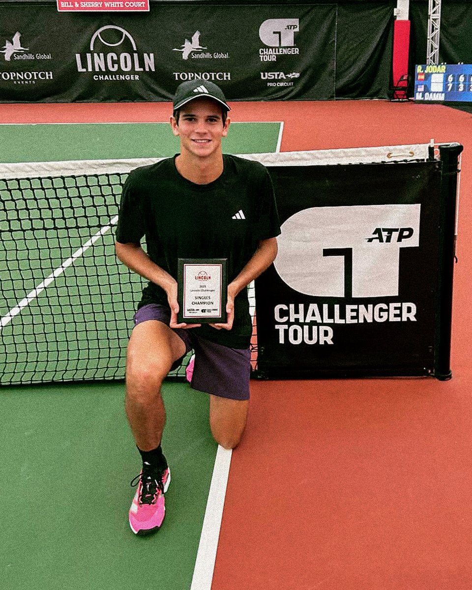 Trophy time for Rafa Jodar 😎

#ATPChallenger | <a href="/RFETenis/">Tenis España</a>