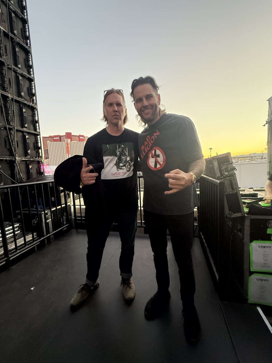 Say what you must, do all you can
Break all the fucking rules and
Go to hell with Superman and
Die like a champion, yeah-hey!