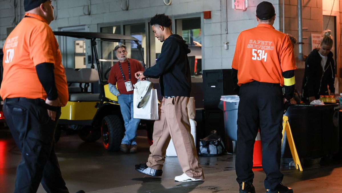 Bryce Young is leaving MetLife Stadium in a boot following today's game vs. the Jets.

Young suffered a right ankle injury during the third quarter of the game.

Staff photo📷: Patrick Schneider