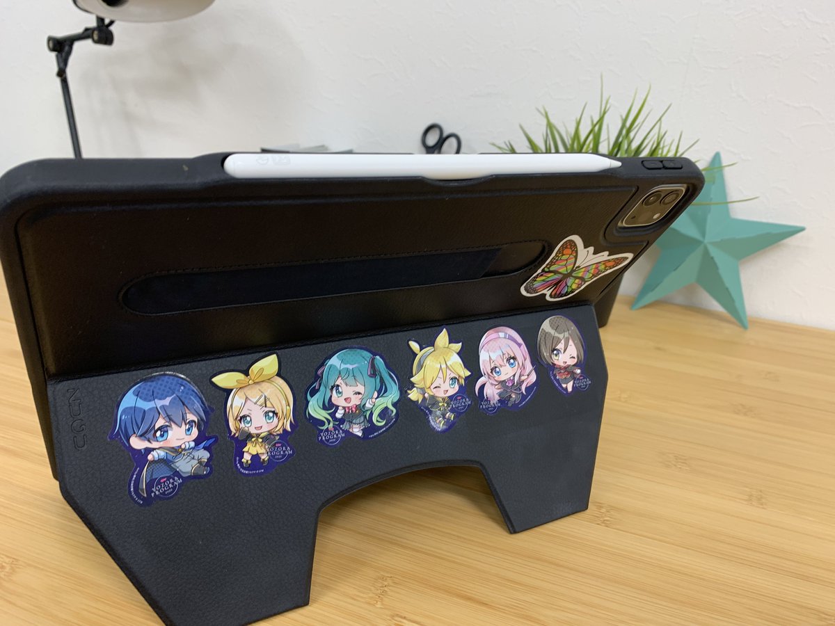 ⏳事後通販終了まであと6日！
🛒今回だけのオリジナル商品、お見逃しなく！

【#初音ミク 通販グッズ情報】
🌌✨夜空プログラム 2025 ステッカー✨🌌
ミニキャラと等身大の2種類！
スマホやノート、PCにも貼ってデコれる💙

どこでも夜空の思い出を持ち歩こう！

📅販売期間：10/26(日)23:59まで