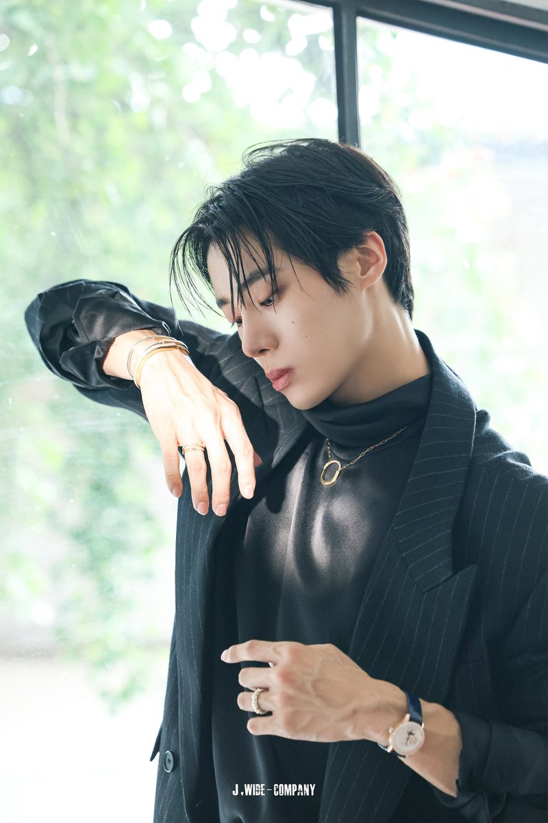 ttyuWOO's tweet image. 제 픽은요 ...🖤진짜 추영우 손핏줄 썅 ㅜ ㅜ