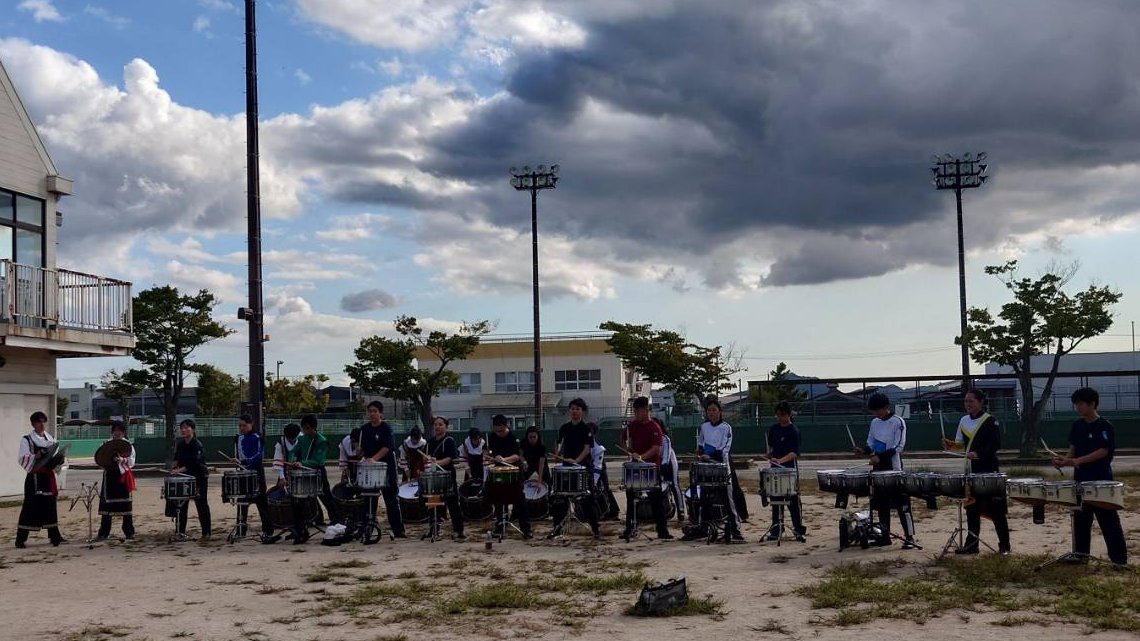 マーチングインオカヤマ
ご関係のみなさまありがとうございました。
合同ドラムラインもまた迫力満点で良い仕上がりとなりました☺
初めて参加してくれるひと
何回も出てくれているひと
どんなひとでも思い切り楽しく
国内最大サイズのドラムラインで🔥
また次回を楽しみにしております。🌸
#インオカ