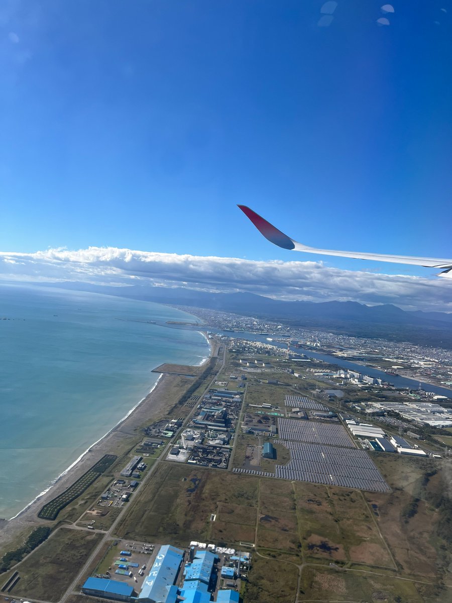 CoreTech_PR's tweet image. ✈社員旅行レポート👜
約一週間に渡ってお届けしてきたコアテック社員旅行レポート!🖊
最終回は空からの写真を一枚📷✨
「初めての北海道でした!」
「美味しい旅でした!」
「来年も楽しみです!」
といった声を多く聞き、充実した社員旅行であったようです☺
#コアテック社員旅行