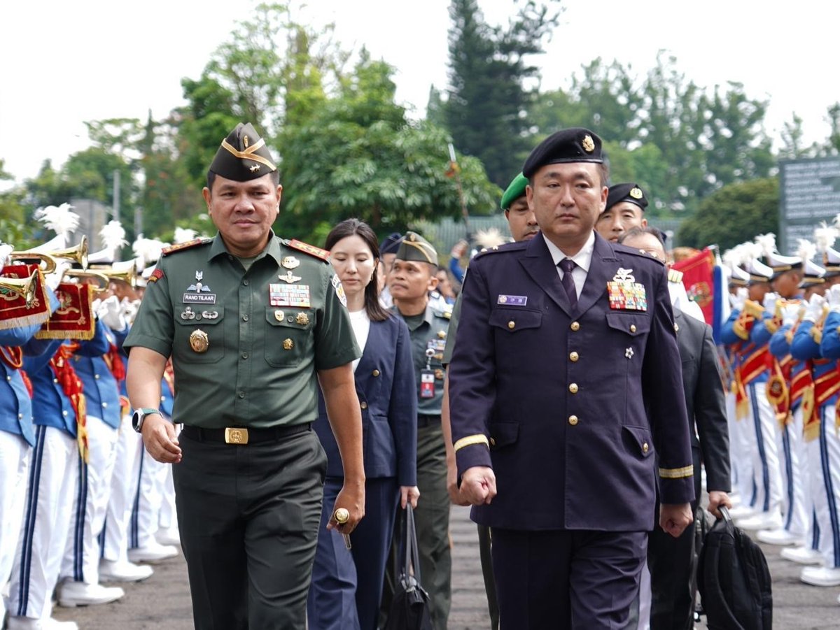 JapanJointStaff's tweet image. From Oct 11th to 18th, MG ITO, Deputy Director General, J5, visited Indonesia as the head of the delegation for the Japan-Indonesia Intermediate Level Defense Exchange organized by #SPF.
For more detail, please check the below,
☛mod.go.jp/js/about/topic…
