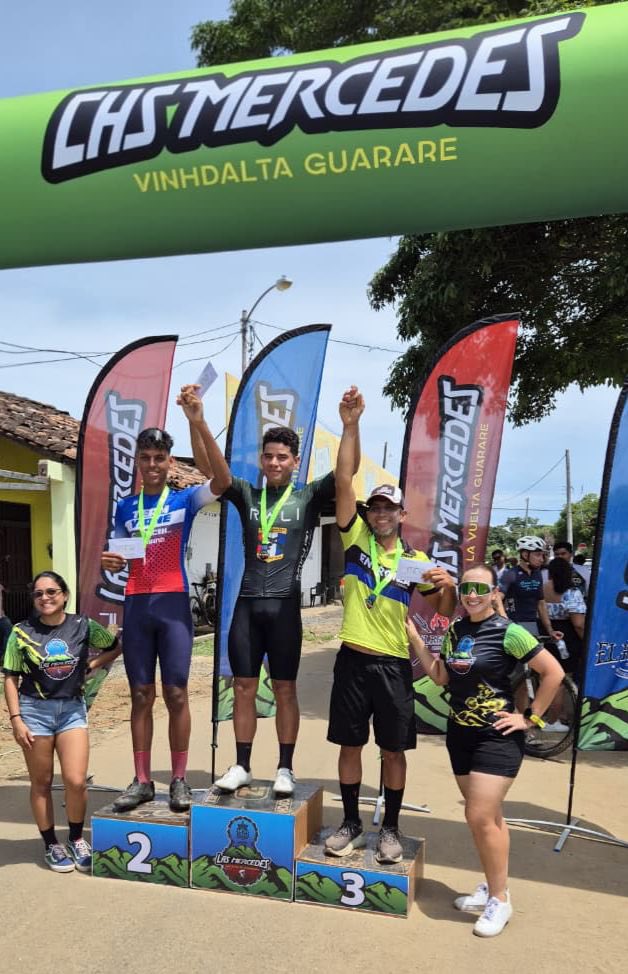 🇵🇦FUERZA Y ORGULLO FRONTERIZO🇵🇦

El funcionario del SENAFRONT, Bredio Ruiz, alcanzó el 1er lugar en la carrera MTB “Reto Socavón” en Los Santos.
Su esfuerzo y disciplina reflejan el compromiso y la fortaleza que distinguen al SENAFRONT. 🥇