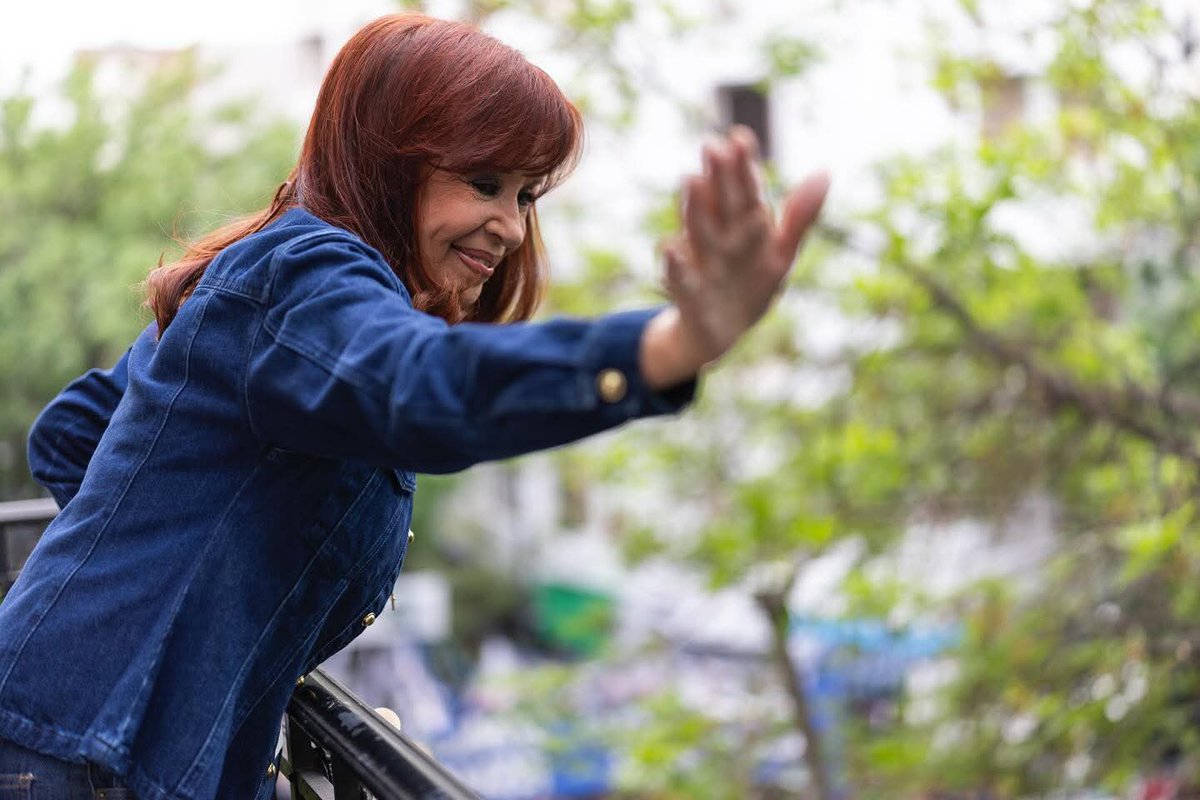 Victorvilte1's tweet photo. Feliz dia @CFKArgentina 
🇦🇷💙✌🏼 https://t.co/aJSOs9G2wD