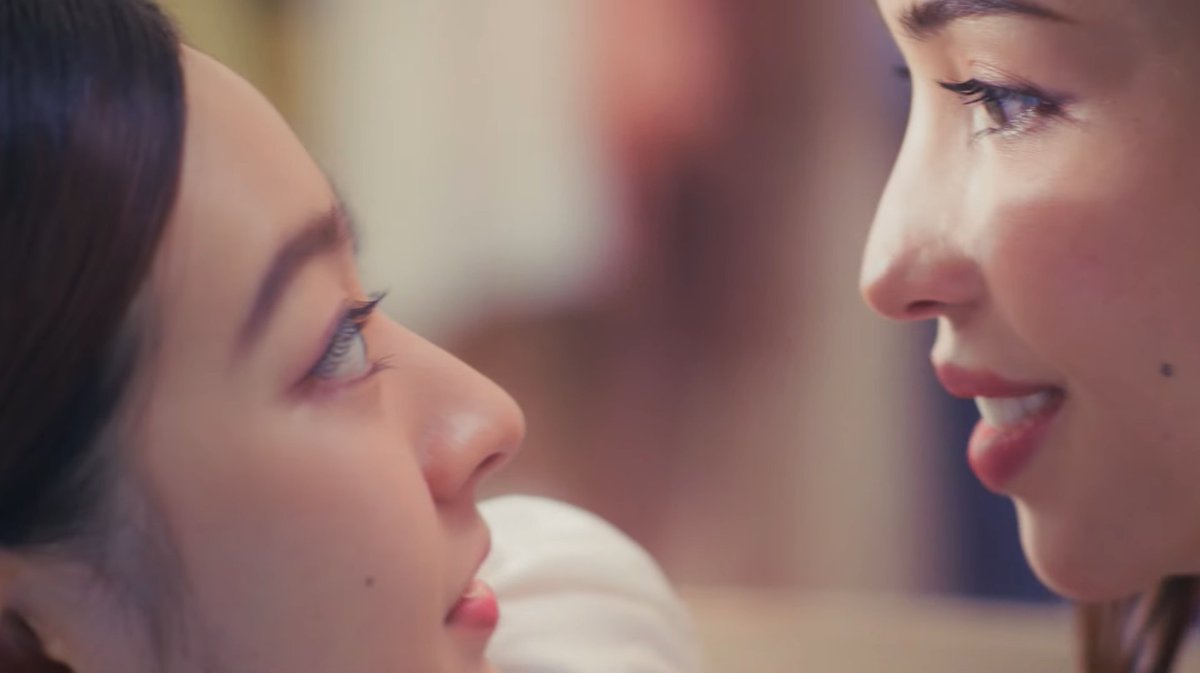 Short Series ep 3 : เหตุผลที่ดาวโคจร นำแสดงโดย ลิตา ไนซ์

เป็นซีรี่ย์ที่หวานมาก (เบาหวานขึ้น) สองคนนี้มีเคมีที่ลงตัว ดูหวานละมุน อบอุ่นบอกไม่ถูก 

สามารถดูได้ที่  youtube : Kantana Motion Pictures
youtube.com/watch?v=5KWZ4l…
และแอพ WeTV 
#LoveMomentTH_EP3 #litakaliya #nicewhipa