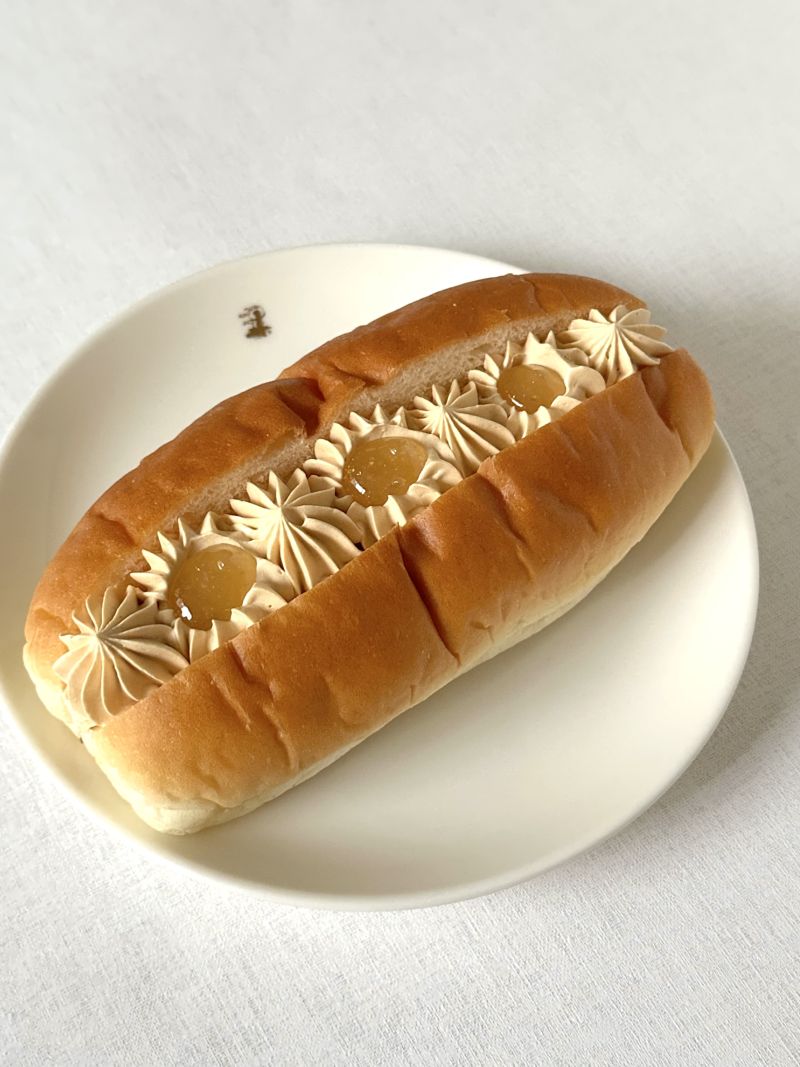 ginzawest's tweet image. 松屋銀座では開店100周年を記念して、前回大好評を博した「銀座をつなぐコッペパン」を実施致します。
10月29日(水)から11月4日(火)の7日間、 銀座木村家のコッペパンに銀座の各店の逸品を挟んだオリジナル商品を限定販売致します。 
今回ウエストは「林檎キャラメルバターコッペ」で参加致します。