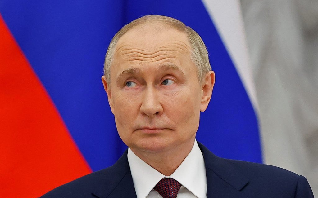 JUST IN: 🇺🇸🇮🇳 President Trump says he will keep 'massive' tariffs on India until they stop buying Russian oil.