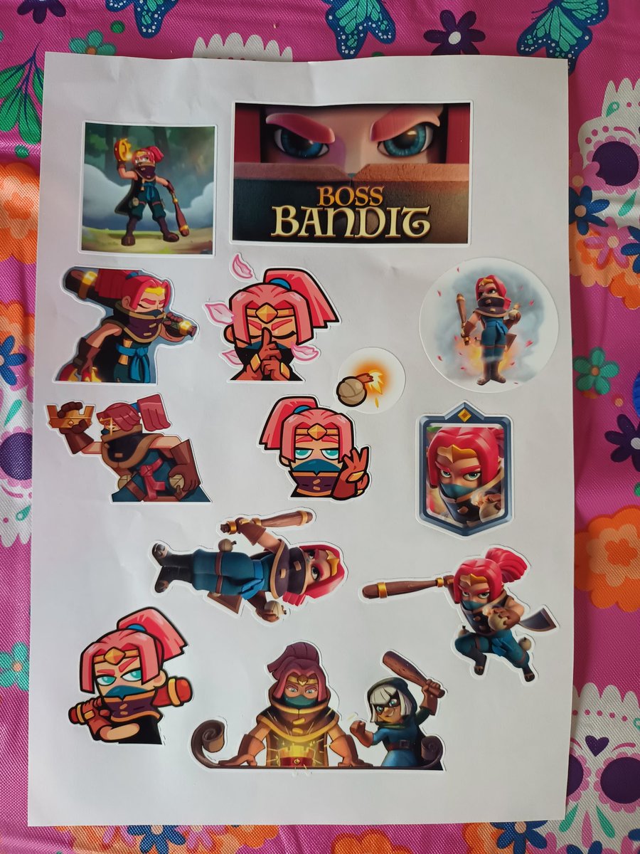 Joseantoni36367's tweet image. Piezas de mercancía para fans de la waifu de la bandida líder su tiara de oro que usa yo la hice con un listón dorado y el diamante lo hice con fomi diamantado y los stickers me los mande hacer.
#BossBandit
#ClashRoyale 
#royaleapi