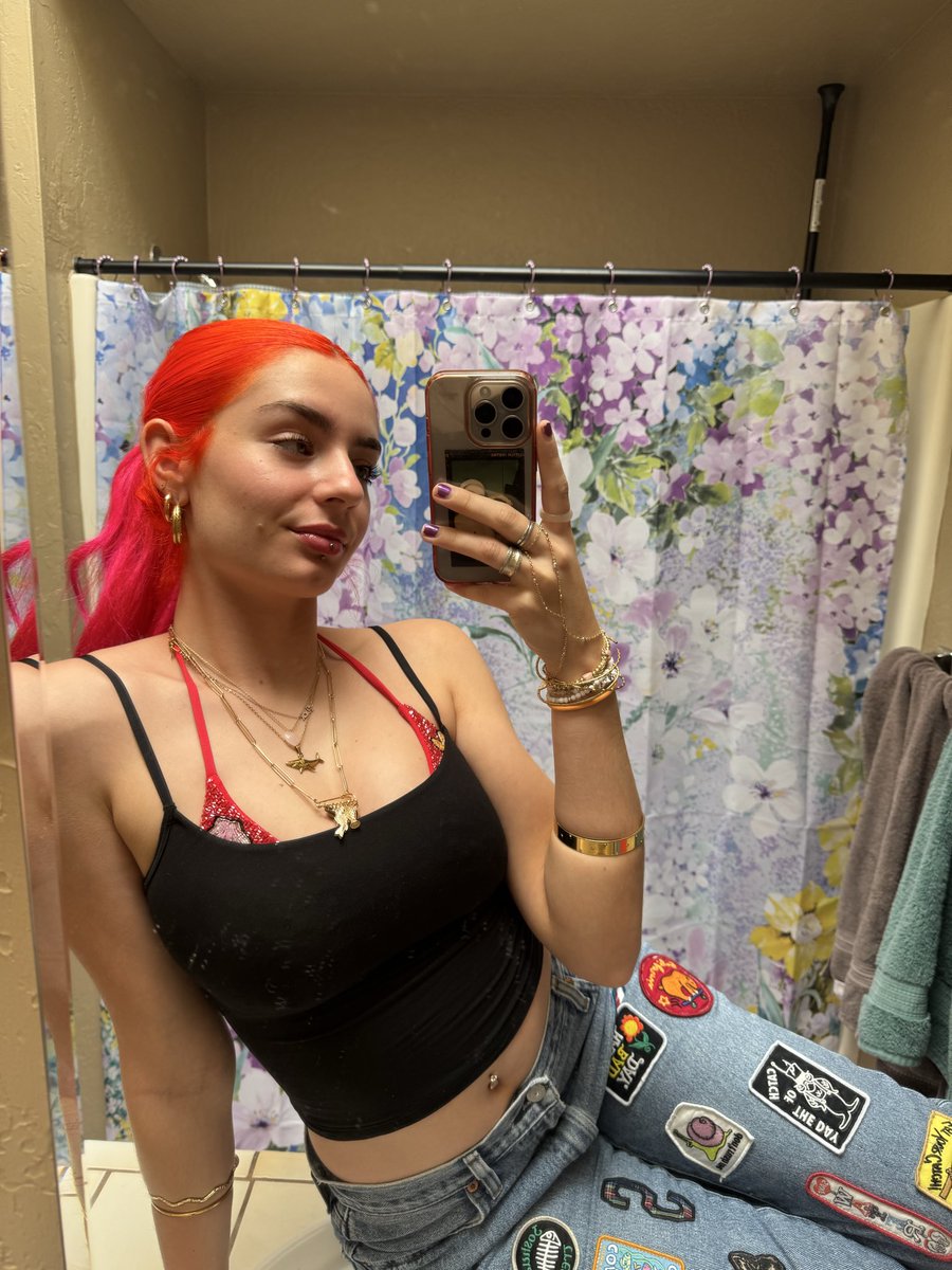 Z_reese49's tweet photo. Do yall fw the ‘bikini under my top’ look? Cuz I think its great, gotta try it more often tbh😛 https://t.co/DFguIjHcAf