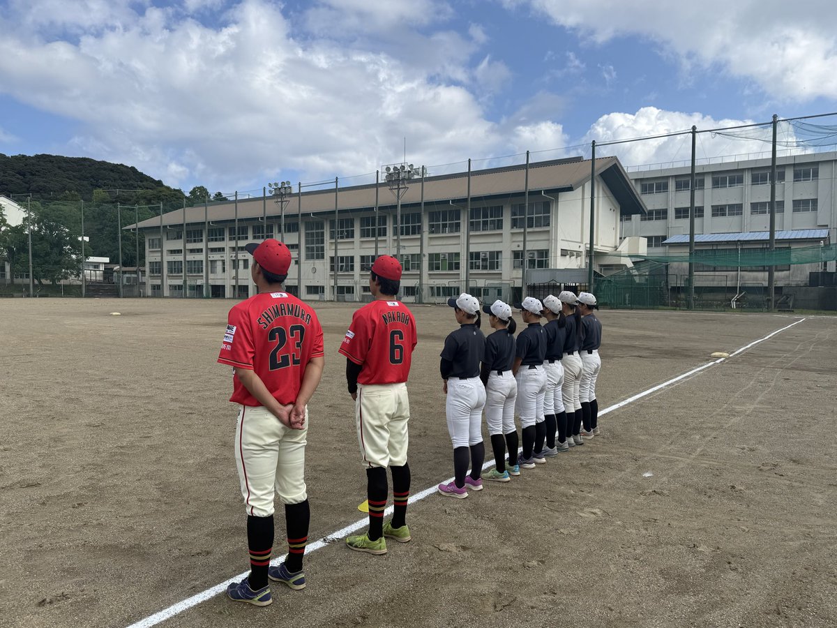 fightingdogs_dk's tweet image. 【室戸高校女子硬式野球部活性化活動📣】

10月18.19日に、室戸高校女子硬式野球部の練習に選手2名が参加させていただきました✨
#島村大樹 選手　#中田隼哉 選手

部員数が少ない中、各選手が一生懸命プレーし、活気あふれる練習が印象的でした👏

そして、今回は #Baseball5「Spirit Bonds」の