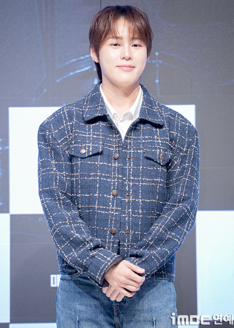 [포토] 하성운, 애교쟁이 하구름 
#스틸하트클럽 #STEALHEARTCLUB #밴드서바이벌
#하성운 #HaSungWoon #엠넷 #Mnet #제작발표회_251020 [iMBC 연예]

가수 하성운이 20일 오전 서울 강남구 논현동 엘리에나 호텔에서 열린 Mnet ‘스틸하트클럽’ 제작발표회에 참석해 포즈를 취하고 있다.

⬇️고화질