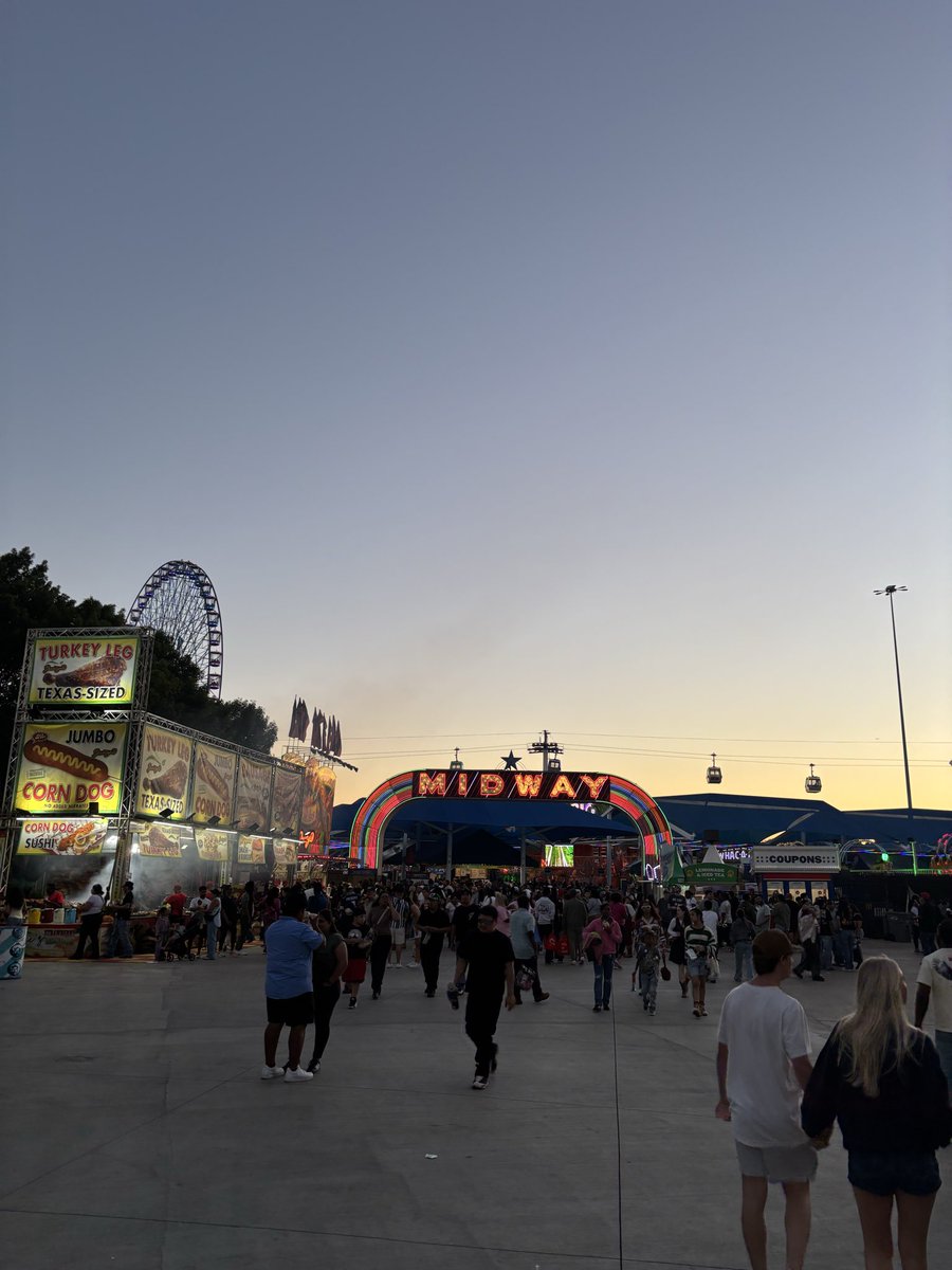 Braylon_Linnear's tweet photo. Year 35 is in the books for mom as she and @StateFairOfTX family closes down on the final day! Another great year full of fun, memories, and pure greatness! 2026 loading! #BigTex #StateFairOfTexas https://t.co/8B2x0GQFM6