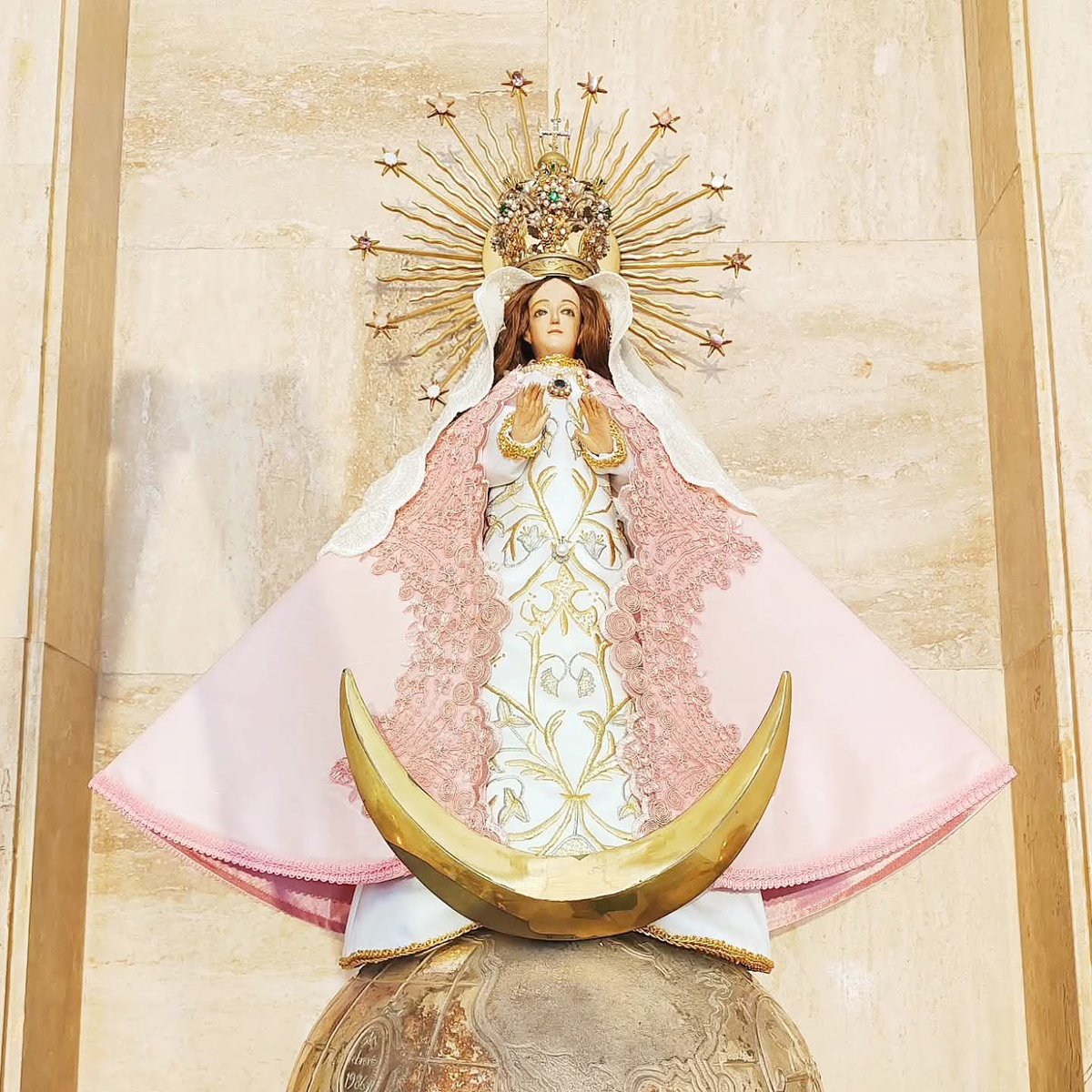 En el Día Mundial de la lucha contra el #CáncerDeMama nos unimos en oración para pedir la intercesión de la Purísima Virgen María en favor de las mujeres que luchan contra el cáncer de mama.

#OctubreRosa #VirgenChiquita #IglesiaDeMonterrey