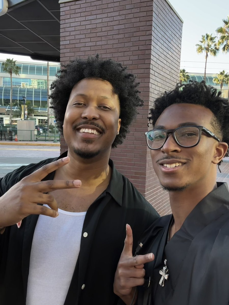 Ph3nomOfficial's tweet image. Dropping All The Flicks Of People I Met At The Con 💜