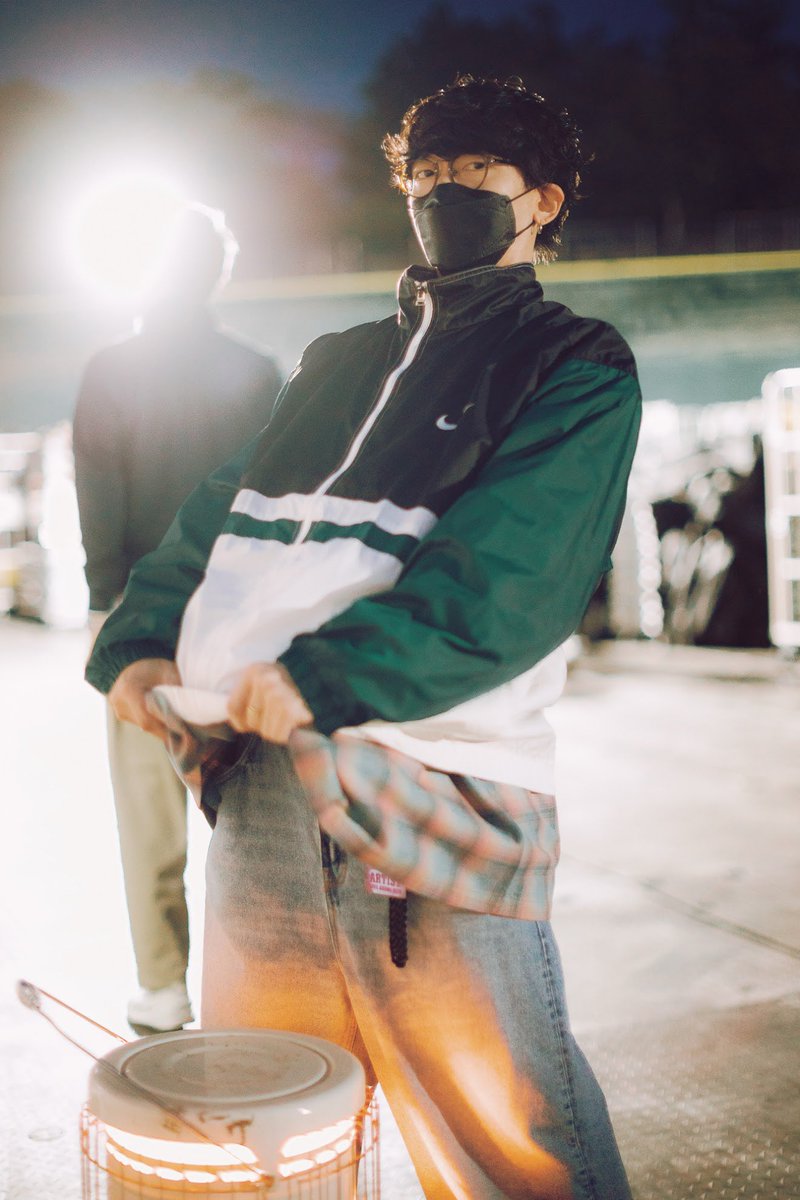 二日間のトリを任せてもらいました。 舞台には多種多様な演者。少し