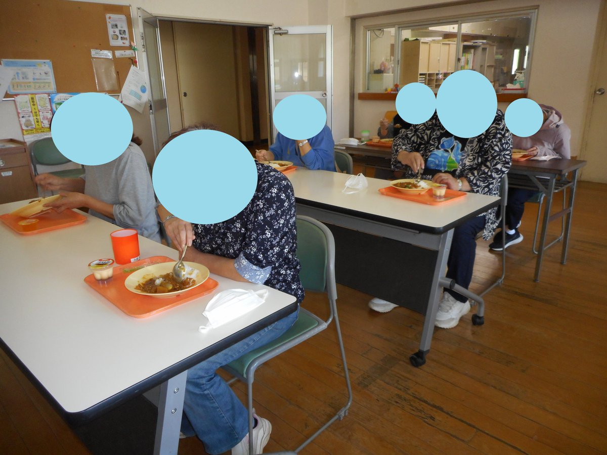 kaijoryo's tweet photo. 先週、デイケア親睦会で、カレーを作りました。
羽釜、鉄鍋、情熱火力、秋の声、そして感動のカレー。羽釜なんて見たことあります？最近では、かまめしどん（アンパンマン出演）を見るくらいですよね
♯アンパンマン https://t.co/8FmQKScmjO