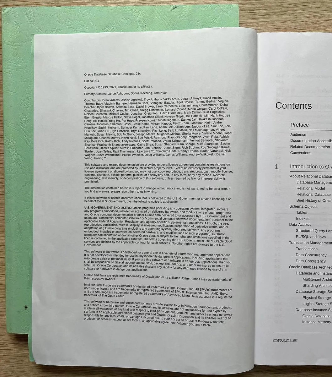 YuanOracle's tweet image. People ask: “Yuan, how did you get so good at Oracle?”
My secret: the Database Concepts book. I’ve read it over and over since 9i, even printed the PDF and kept studying. If you want to master Oracle, start there. Drop a like if you agree. #Oracle #OracleACE