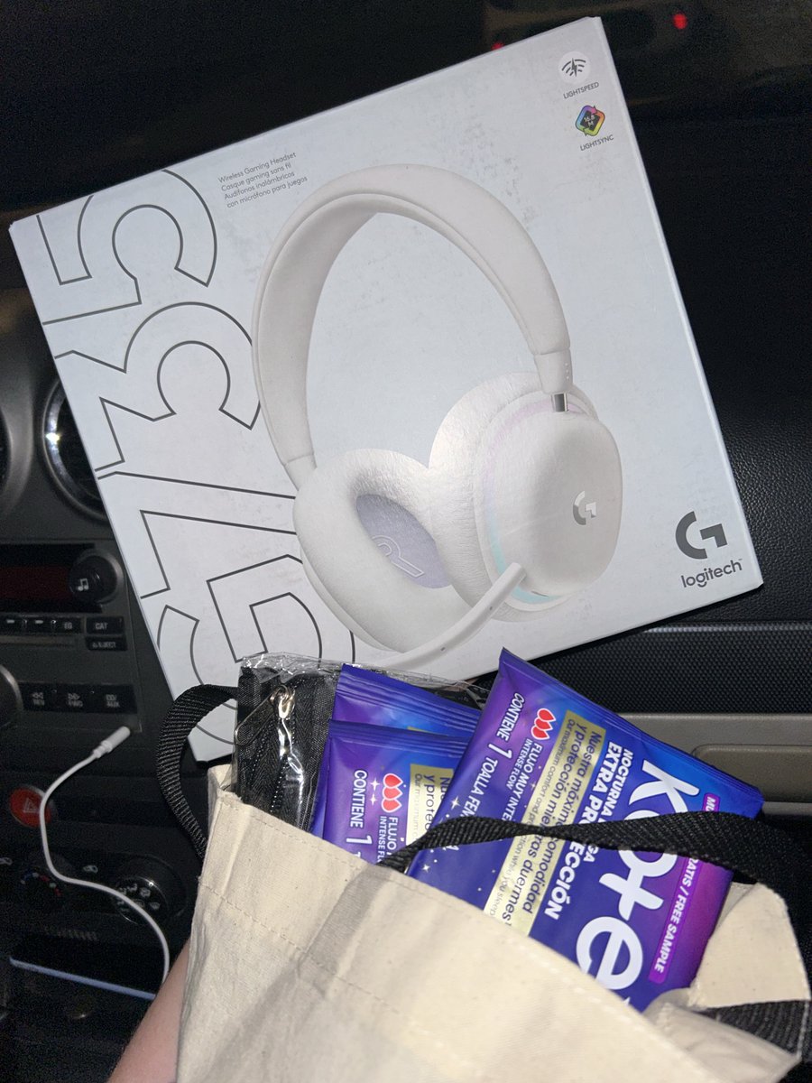 we got the WWWW, muchas gracias a <a href="/Myvraesports/">MYVRA by WaveLabs</a> por invitarme para el
showmatch, que bonita experiencia 🥰